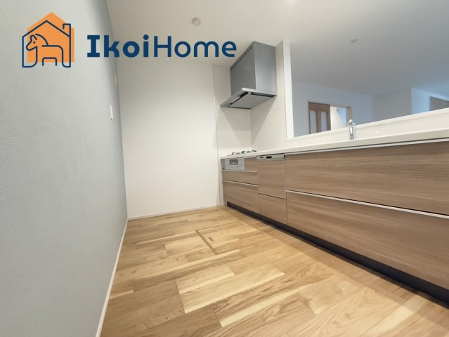 明石市第12大久保町山手台2丁目　2号棟　新築戸建のキッチン|【ホームページに現地動画掲載中】●年中無休：当日予約可●人気の対面式キッチン！使いやすさも◎