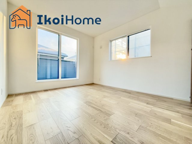 明石市第12大久保町山手台2丁目　2号棟　新築戸建の寝室|【ホームページに現地動画掲載中】●年中無休：当日予約可●バルコニーに面した明るいお部屋です♪