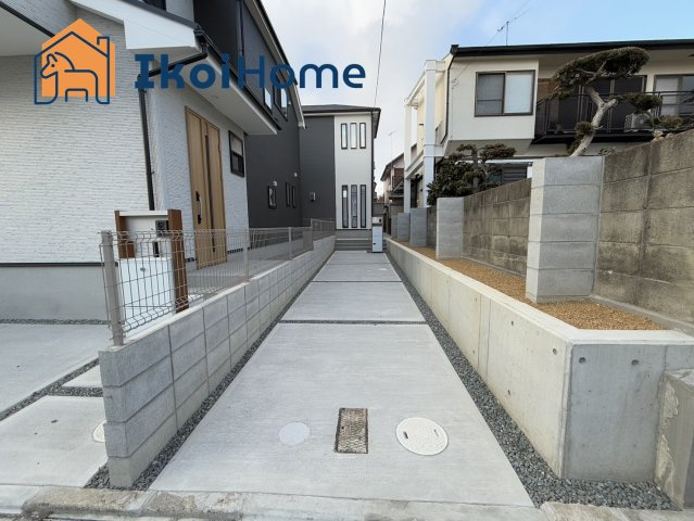 明石市第12大久保町山手台2丁目　2号棟　新築戸建の駐車場|【ホームページに現地動画掲載中】●年中無休：当日予約可●お車は縦列で普通車2台駐車可能です！