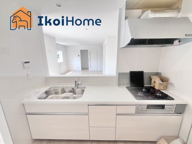 明石市大久保町松陰第8　1号棟　新築戸建のキッチン|●年中無休：当日予約可●シンクは傷や汚れが付きにくく水はねや食器が当たる音を大幅に軽減する静音仕様！