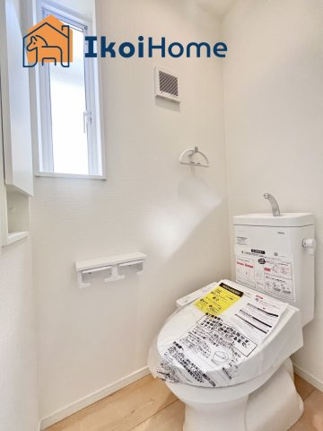 明石市大久保町松陰第8　1号棟　新築戸建のトイレ|●年中無休：当日予約可●1階・2階にウォシュレット機能付きトイレを完備。