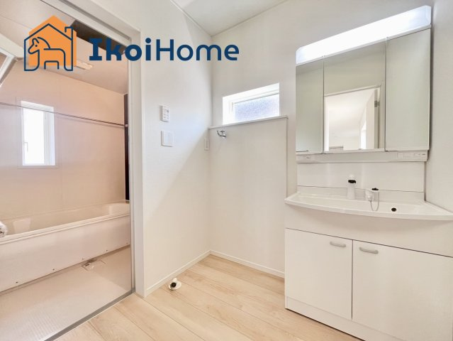 明石市大久保町松陰第8　1号棟　新築戸建の洗面所|●年中無休：当日予約可●洗面室です。洗濯パンは5000〜15000円前後で設置可能です。