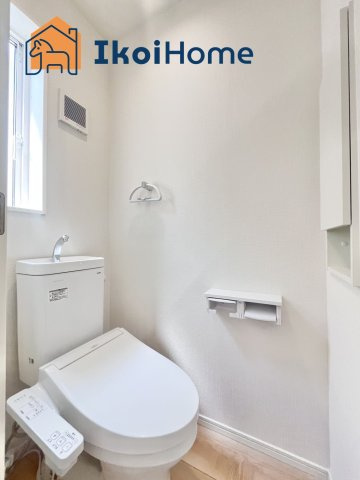 明石市大久保町松陰第8　2号棟　新築戸建のトイレ|●年中無休：当日予約可●1階・2階にウォシュレット機能付きトイレを完備。