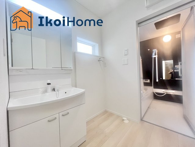 明石市大久保町松陰第8　2号棟　新築戸建の洗面所|●年中無休：当日予約可●畳約２枚分の広さの洗面室です。追加で収納棚等を付けると大変便利です。