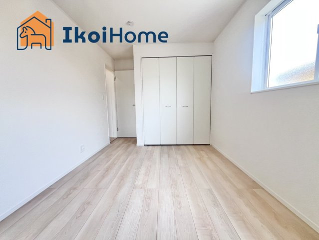 明石市大久保町松陰第8　2号棟　新築戸建の寝室|●年中無休：当日予約可●光熱費が安く。遮熱・遮音性に優れた「遮熱Ｌｏｗ−ｅ複層硝子入り窓」ペアガラス