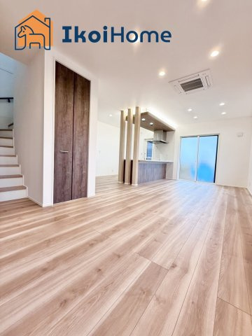 明石市大久保町西脇　新築戸建の居間・リビング|【ホームページに現地動画掲載中】●年中無休：当日予約可●リビングは長方形で家具を配置しやすい間取り。