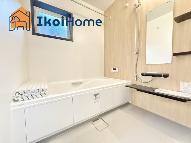 明石市大久保町西脇　新築戸建　B号棟の浴室|●年中無休：当日予約可●浴槽は広く足を伸ばして入ることができます。