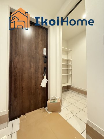 明石市大久保町西脇　新築戸建　B号棟の玄関|●年中無休：当日予約可●玄関には靴がたくさん収納できるシューズインクロークを完備！