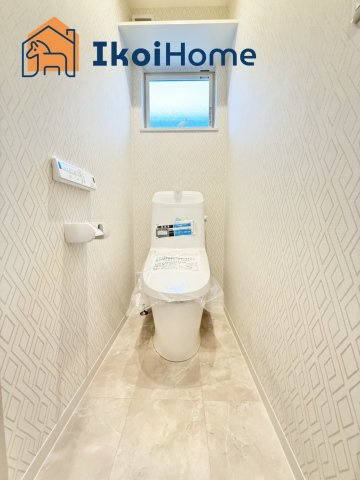 明石市大久保町西脇　新築戸建　B号棟のトイレ|●年中無休：当日予約可●1階・2階ウォッシュレット付のお手洗い。汚れが落ちやすく、節水タイプです