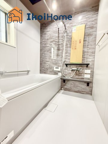 明石市魚住町西岡　新築戸建の浴室|【ホームページに現地動画掲載中】●年中無休：当日予約可●小窓ございますので通気・換気良好です。