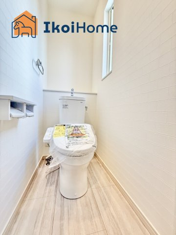 明石市魚住町西岡　新築戸建のトイレ|●年中無休：当日予約可●1階・2階ウォッシュレット付のお手洗い。汚れが落ちやすく、節水タイプです