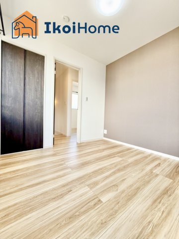 明石市魚住町西岡　新築戸建の寝室|【ホームページに現地動画掲載中】●年中無休：当日予約可●フローリング材はナチュラルな美しさです！