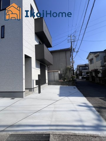 明石市魚住町西岡　新築戸建の駐車場|●年中無休：見学時間9:00～20:00・当日予約可●お車は、3台駐車可能です。