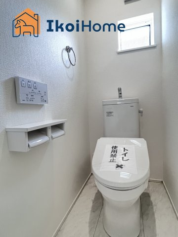 明石市朝霧台24－1期　1号棟　新築戸建のトイレ|【ホームページに現地動画掲載中】●年中無休：当日予約可●1階・2階ウォッシュレット付のお手洗いです