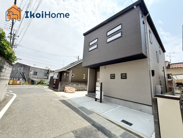 明石市大久保町西島第１　新築戸建の前面道路含む現地写真|弊社独自で毎月５組限定「人気オプション３点パック」カーポート・バルコニー・ウッドデッキを１万円で取付