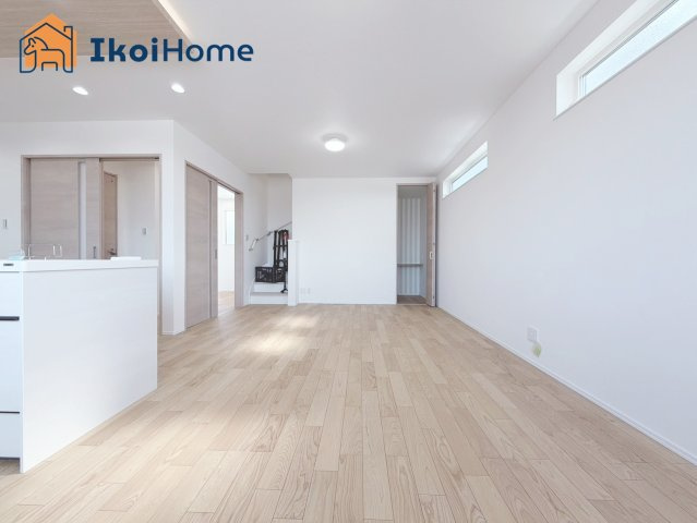 明石市東朝霧丘　4号棟　新築戸建の居間・リビング|【ホームページに現地動画掲載中】●年中無休：当日予約可●LDK18.9帖になります。2面採光！