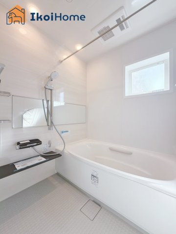 明石市東朝霧丘　4号棟　新築戸建の浴室|【ホームページに現地動画掲載中】●年中無休：当日予約可●小窓ございますので通気・換気良好です。