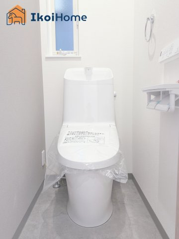 明石市東朝霧丘　4号棟　新築戸建のトイレ|【ホームページに現地動画掲載中】●年中無休：当日予約可●1階・2階ウォッシュレット付のお手洗いです