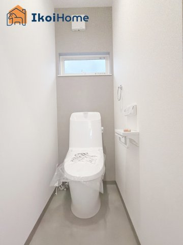 明石市東朝霧丘　4号棟　新築戸建のトイレ|【ホームページに現地動画掲載中】●年中無休：当日予約可●ウォシュレット、暖房便座標準装備。