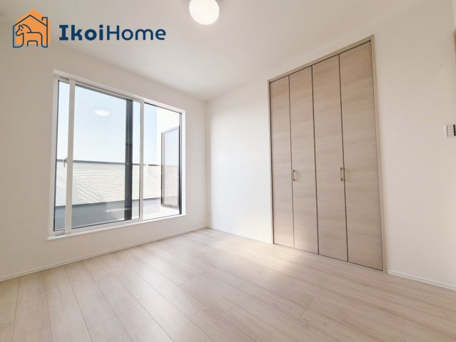 明石市東朝霧丘　4号棟　新築戸建の寝室|【ホームページに現地動画掲載中】●年中無休：当日予約可●注意。カーテン・カーテンレール付いていません