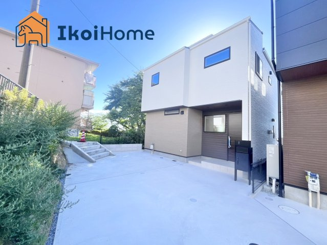 明石市東朝霧丘　4号棟　新築戸建の駐車場|●年中無休：見学時間9:00～20:00・当日予約可●駐車場は2台になります。忙しい朝も出勤時には安心です！