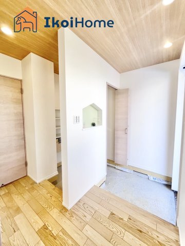 明石市東朝霧丘　4号棟　新築戸建の玄関|施工例●年中無休：当日予約可●省エネ「断熱玄関ドア」。ピッキング対策ディンプルキーダブルロック。