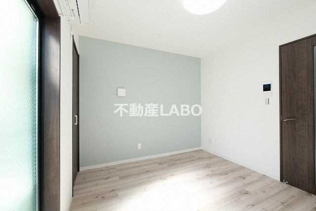 エスティライフ難波西の洋室