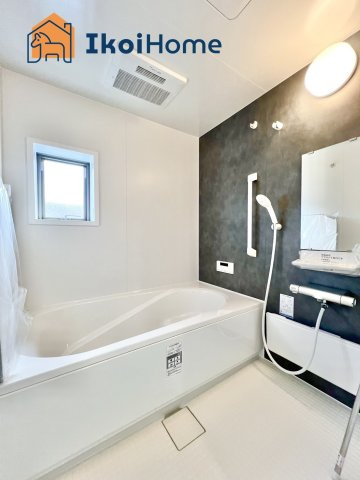 明石市東朝霧丘　新築戸建　３期の浴室|【ホームページに現地動画掲載中】●年中無休：当日予約可●小窓ございますので通気・換気良好です。