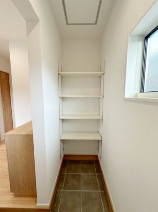 【玄関】 | 三股町樺山　2,590万 4LDK