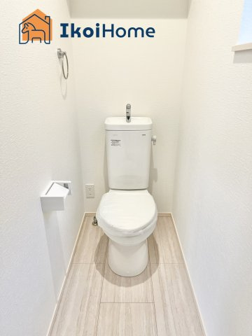 明石市中朝霧丘　新築一戸建のトイレ|●年中無休：当日予約可●トイレが2か所あるので夜中も楽ちん。朝方のトイレ渋滞もなくなります。