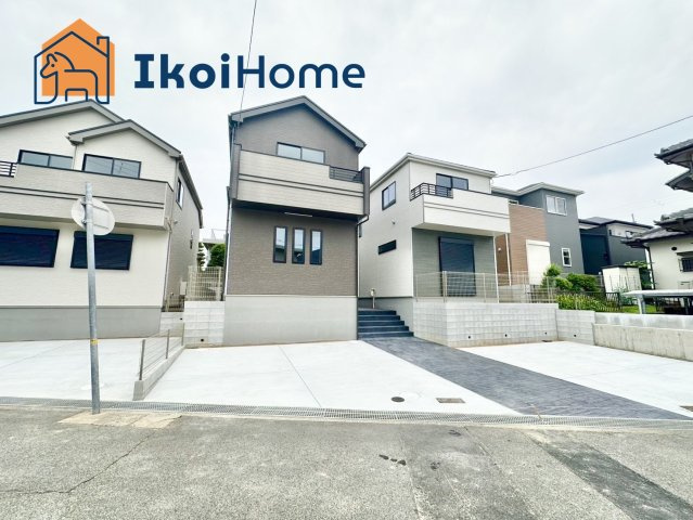 明石市大久保町高丘５丁目2期　2号棟　新築戸建のエントランス|弊社独自で毎月５組限定「人気オプション３点パック」カーポート・バルコニー・ウッドデッキを１万円で取付