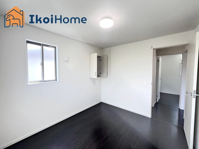 明石市西明石東町　1号棟　新築戸建の子供部屋|各部屋にはカーテンレールはついていません。約２万円前後で全窓にカーテンレールを取り付けできます。