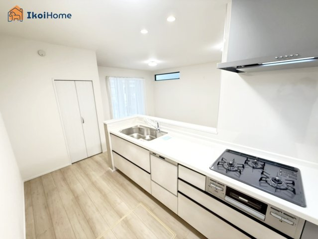 明石市西明石北町１丁目　新築のキッチン|【ホームページに現地動画掲載中】●年中無休：当日予約可●対面式のキッチン♪調理スペースもゆったりです