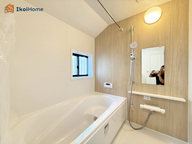 明石市西明石北町１丁目　新築の浴室|【ホームページに現地動画掲載中】●年中無休：当日予約可●足を伸ばしてご入浴いただける浴槽です。