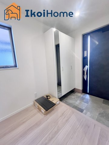 明石市魚住町清水　新築戸建の収納|【ホームページに現地動画掲載中】●年中無休：当日予約可●便利な姿見付きのシューズボックスです♪