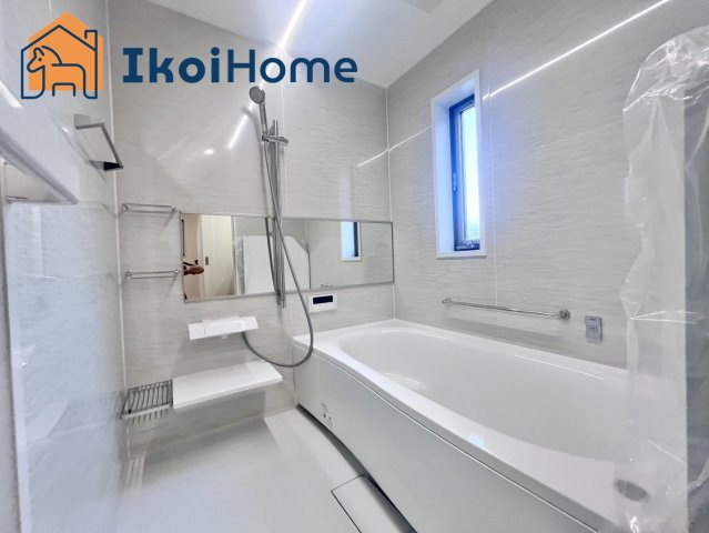 明石市魚住町清水　新築戸建の浴室|【ホームページに現地動画掲載中】●年中無休：当日予約可●小窓ございますので通気・換気良好です。