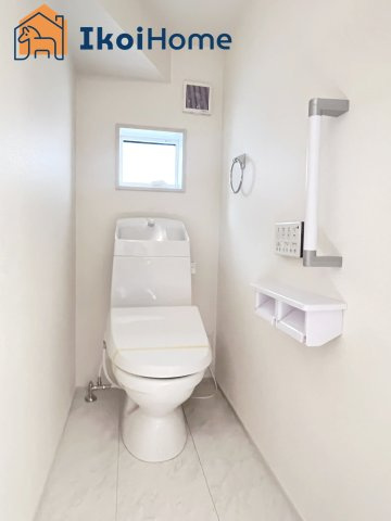 明石市二見町福里8期　新築戸建のトイレ|【ホームページに現地動画掲載中】●年中無休：当日予約可●ウォシュレット、暖房便座、脱臭機能を標準装備