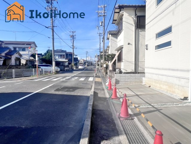 明石市二見町福里8期　新築戸建の前面道路含む現地写真|【ホームページに現地動画掲載中】●年中無休：当日予約可●前面道路は幅員約9.4m！入出庫の際も安心！