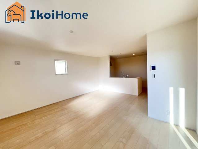 明石市二見町福里8期　新築戸建の居間・リビング|【ホームページに現地動画掲載中】●年中無休：当日予約可●リビングは長方形で家具を配置しやすい間取り！