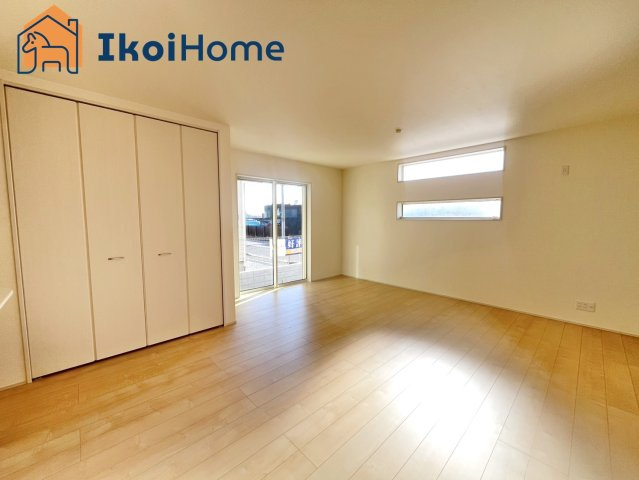 明石市二見町福里8期　新築戸建の居間・リビング|【ホームページに現地動画掲載中】●年中無休：当日予約可●LDK収納完備！空間を有効にお使い頂けます。