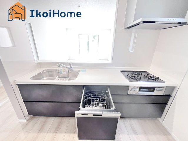 明石市大久保町高丘2丁目　2号棟　新築戸建のキッチン|【ホームページに現地動画掲載中】●年中無休：当日予約可●人気の対面式のキッチン♪調理スペースも広々！