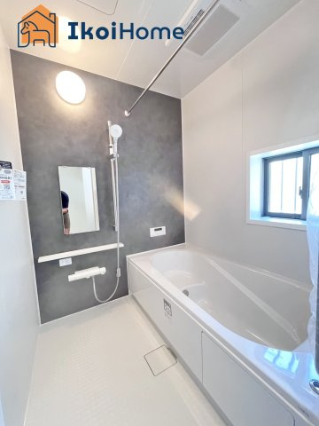 明石市大久保町高丘2丁目　2号棟　新築戸建の浴室|【ホームページに現地動画掲載中】●年中無休：当日予約可●小窓ございますので通気・換気良好です。