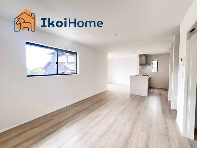 明石市魚住町長坂寺　新築戸建の居間・リビング|【ホームページに現地動画掲載中】●年中無休：当日予約可●18帖あるLDKだからこそ開放感があります！