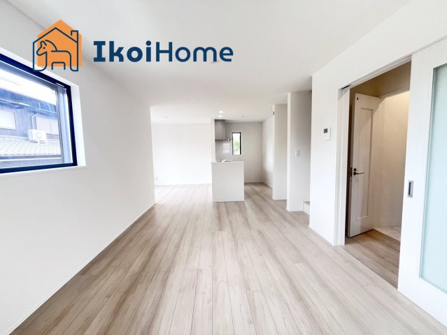 明石市魚住町長坂寺　新築戸建の内装|【ホームページに現地動画掲載中】●年中無休：当日予約可●LDKは3面採光で明るい団欒スペースです！