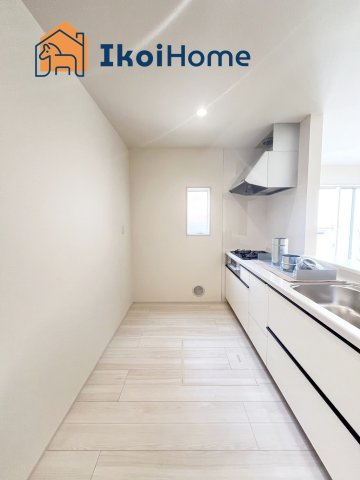 魚住町錦が丘3期　3号棟　新築のキッチン|【ホームページに現地動画掲載中】●年中無休：当日予約可●同色のカップボードの設置なども承っております