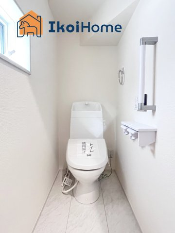 魚住町錦が丘3期　3号棟　新築のトイレ|【ホームページに現地動画掲載中】●年中無休：当日予約可●トイレが2か所あるので夜中も安心です。