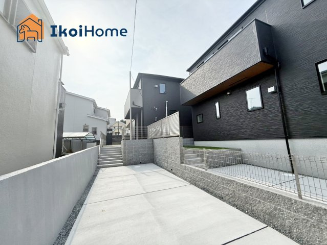 明石市大久保町山手台2丁目24-1期　全2棟1号棟　新築戸建の駐車場|【ホームページに現地動画掲載中】●年中無休：当日予約可●弊社は契約前に新築戸建の住宅診断が無料です！