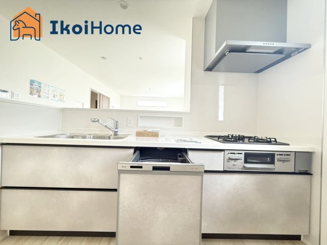 明石市大久保町山手台2丁目24-1期　全2棟2号棟　新築戸建のキッチン|【ホームページに現地動画掲載中】●年中無休：当日予約可●シンクは傷や汚れが付きにくく音を軽減する仕様