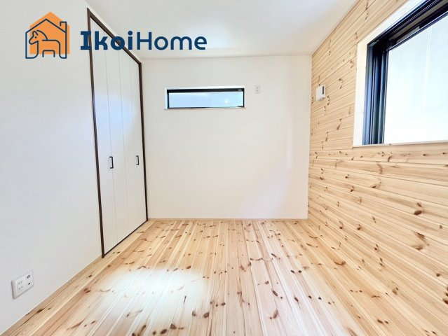 明石市朝霧東町2丁目　新築戸建の内装|1F洋室は5.6帖洋室。5.8帖洋室、８帖洋室がございます。全室２面採光で明るいです。