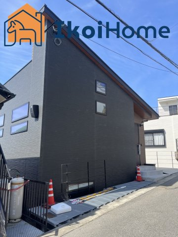 明石市朝霧東町2丁目　新築戸建のエントランス|●年中無休：当日予約可●シックでおしゃれな外観感も魅力！お問い合わせお待ちしております♪